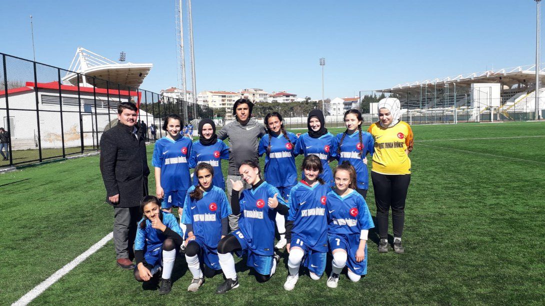 Vize Sergen Ortaokulu Yıldız Kızlar Futbol Kategorisinde Kırklareli İl Şampiyonu Oldu