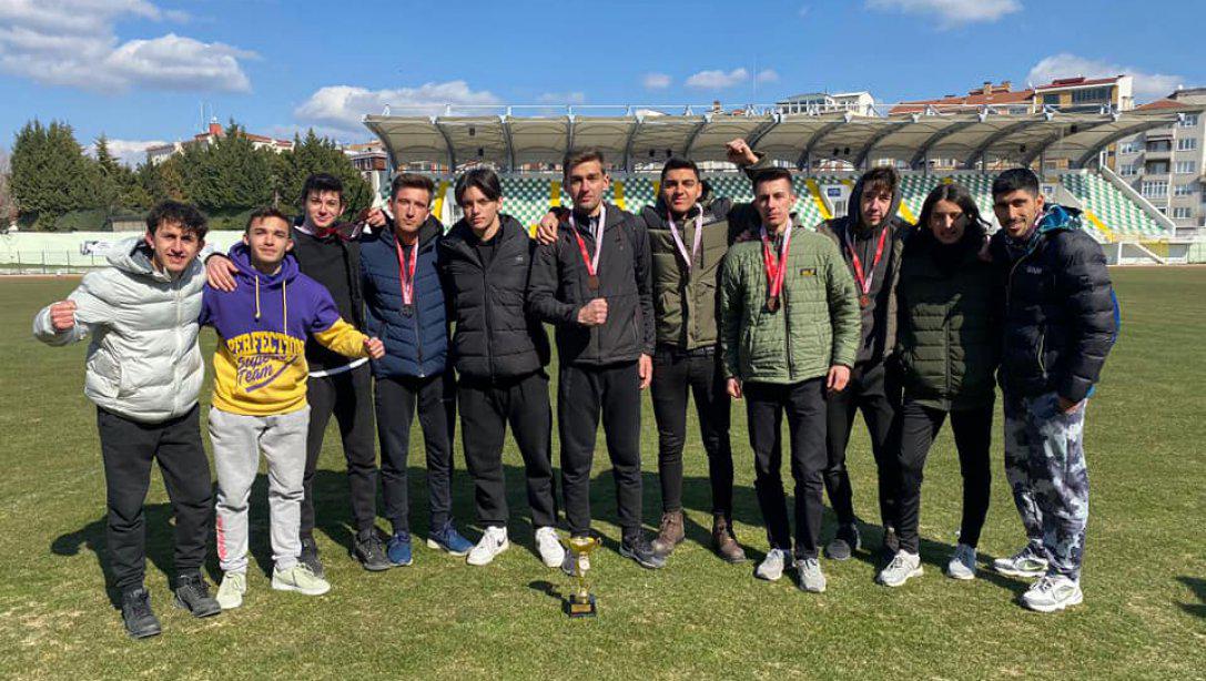  Vize Anadolu Lisesi Atletizm Takımı İl Üçüncüsü Oldu 