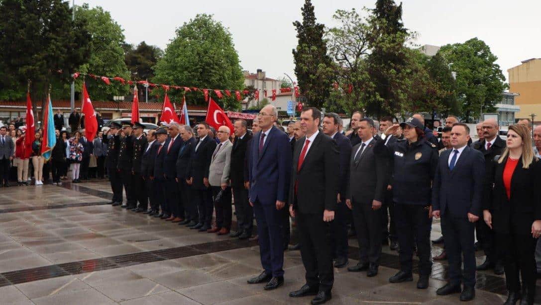 Türkiye Büyük Millet Meclisinin Açılışının 104. Yıldönümü ve 23 Nisan Ulusal Egemenlik ve Çocuk Bayramı Dolayısıyla Atatürk Anıtı'na Çelenk Sunma Töreni Düzenlendi